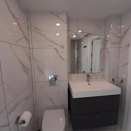 Estrellita Two Bedroom, Top Floor With Seaview Apartment