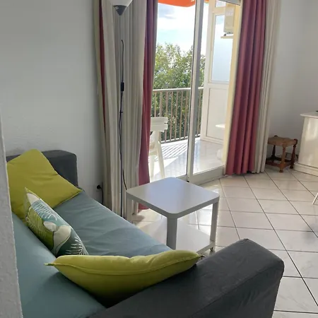 Estrellita Two Bedroom, Top Floor With Seaview