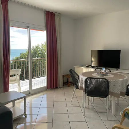 Estrellita Two Bedroom, Top Floor With Seaview Apartment
